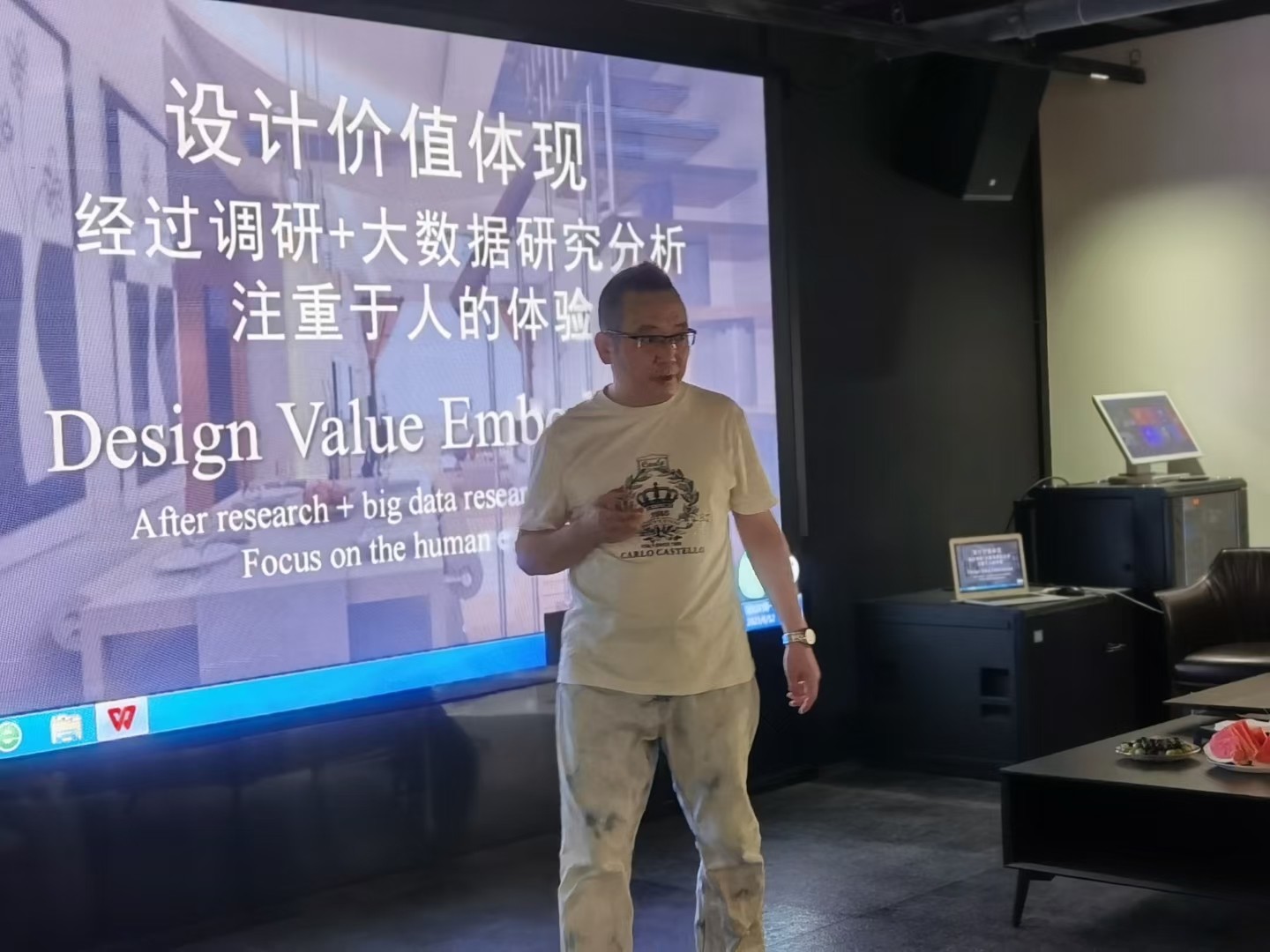 劉擁軍先生受邀參加重慶外語外事學(xué)院設(shè)計(jì)交流講座